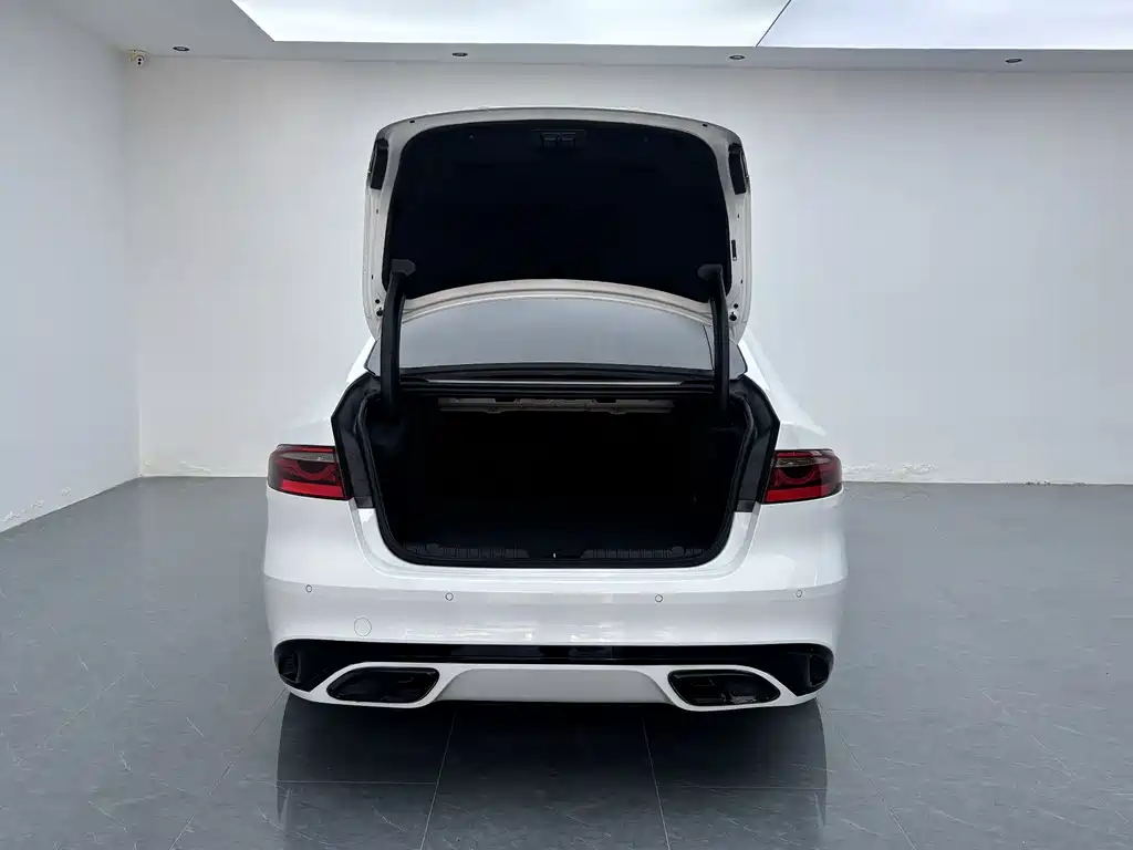 Jaguar XFL — миниатюра 10