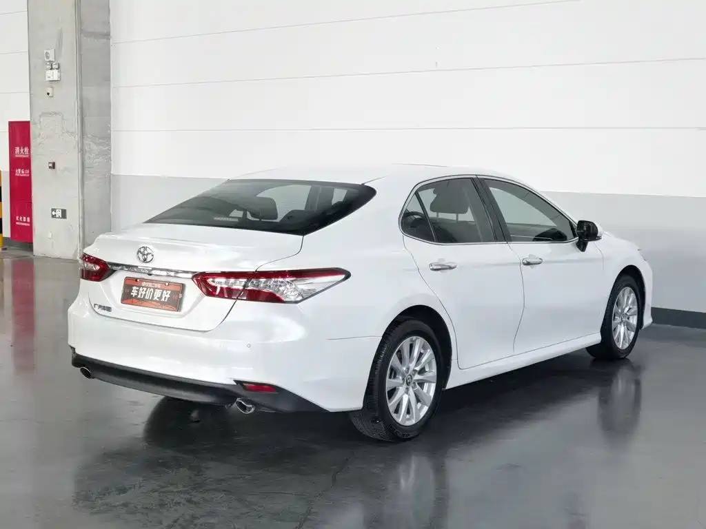 Toyota Camry — миниатюра 2