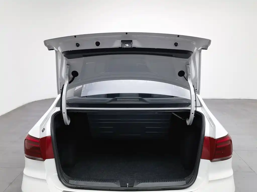 Volkswagen Santana — миниатюра 16