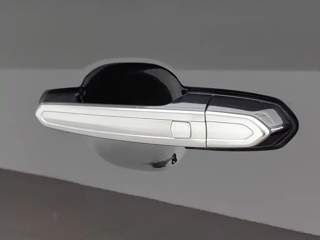 Cadillac XT4 — миниатюра 18