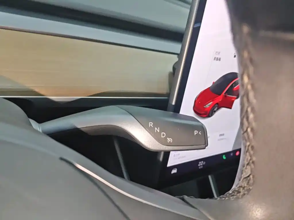 Tesla Model 3 — миниатюра 14