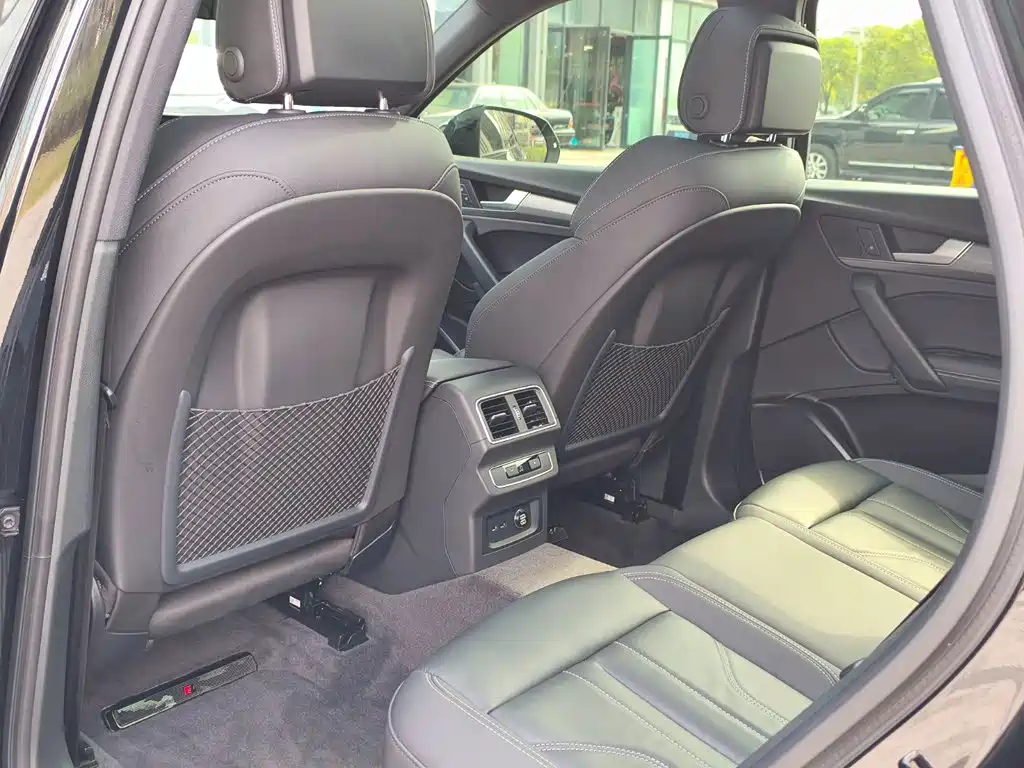 Audi Q5L 2023 — фото 18
