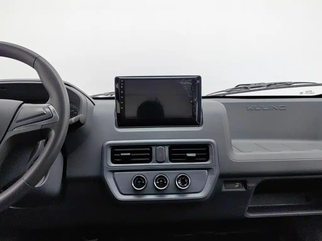 Wuling Yangguang — миниатюра 12