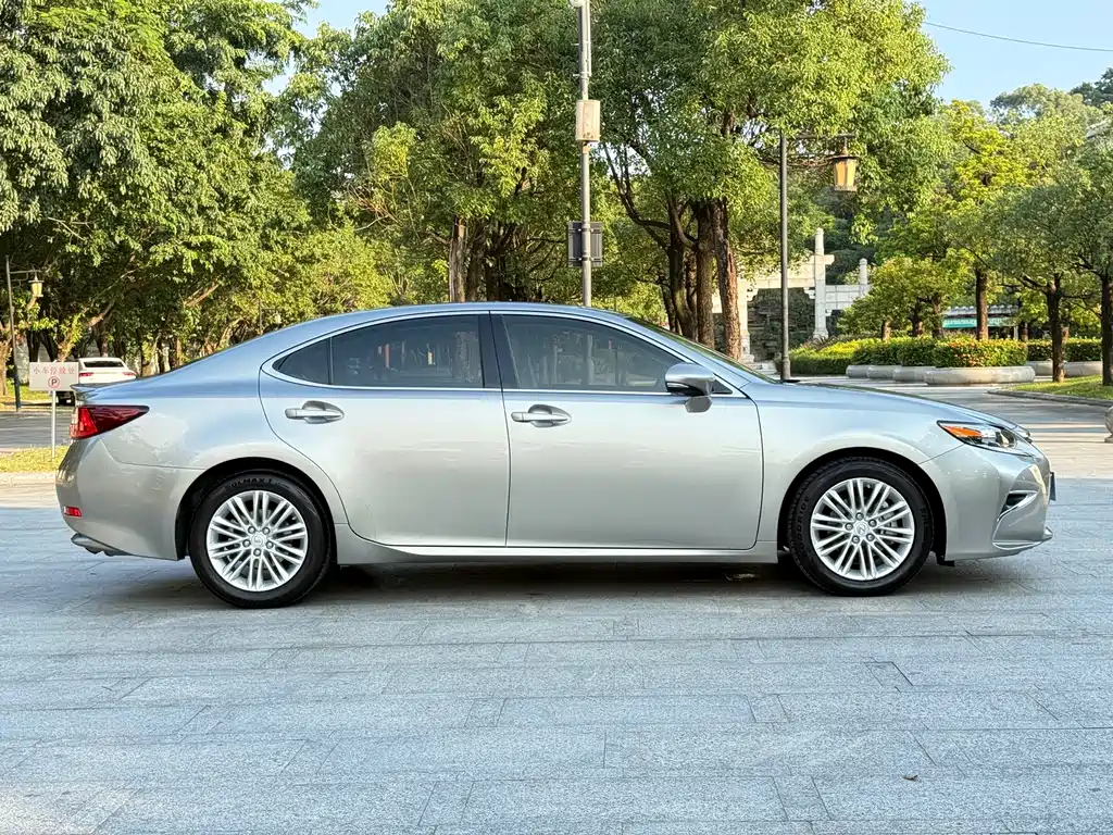 Lexus ES — миниатюра 4
