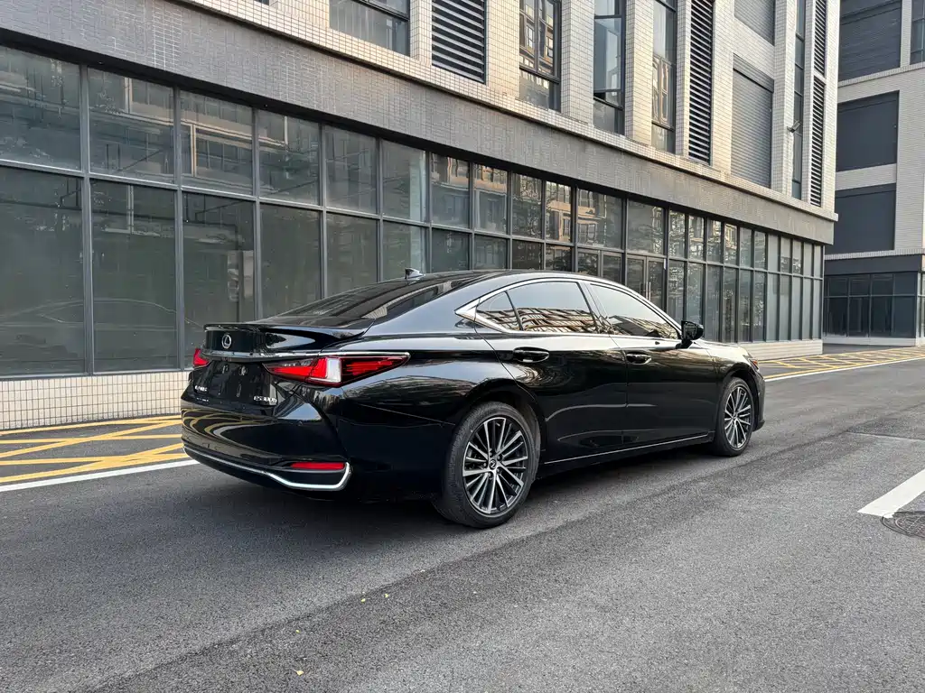 Lexus ES — миниатюра 9