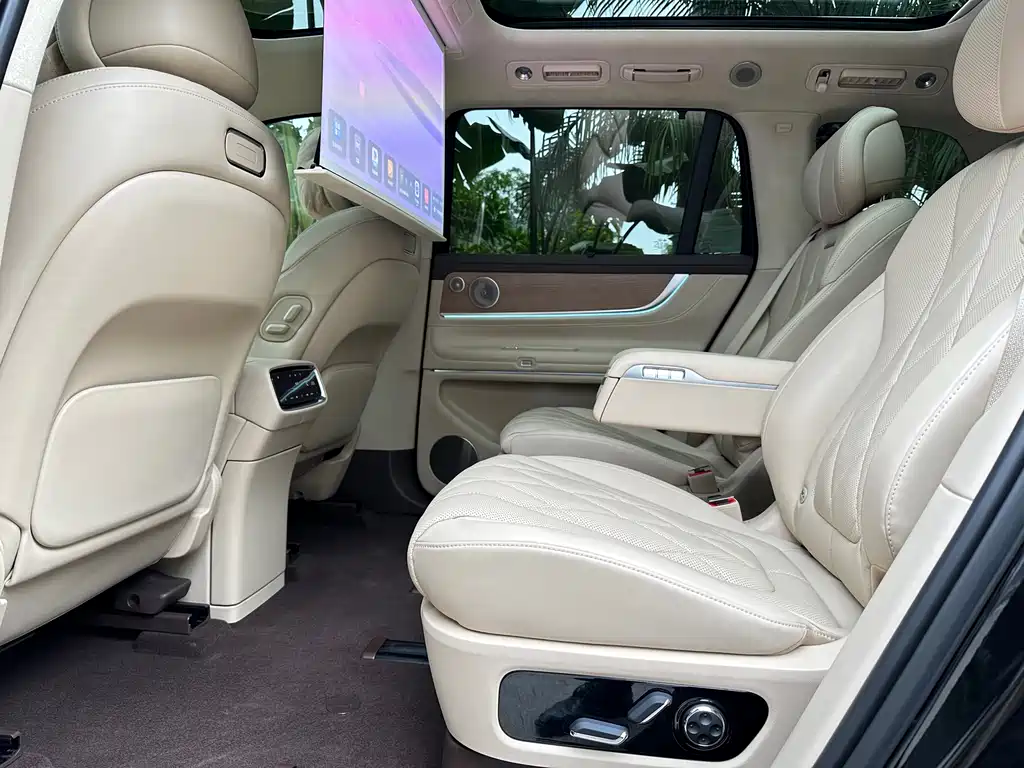 AITO ASK THE WORLD M9