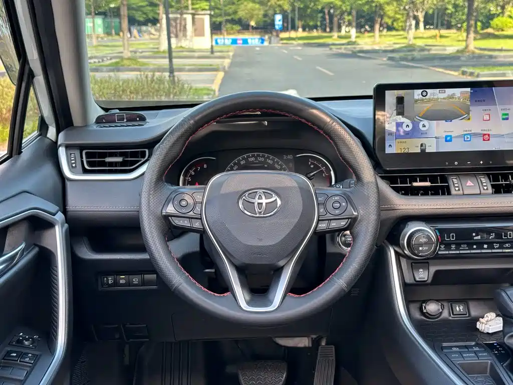 Toyota RAV4 — миниатюра 7
