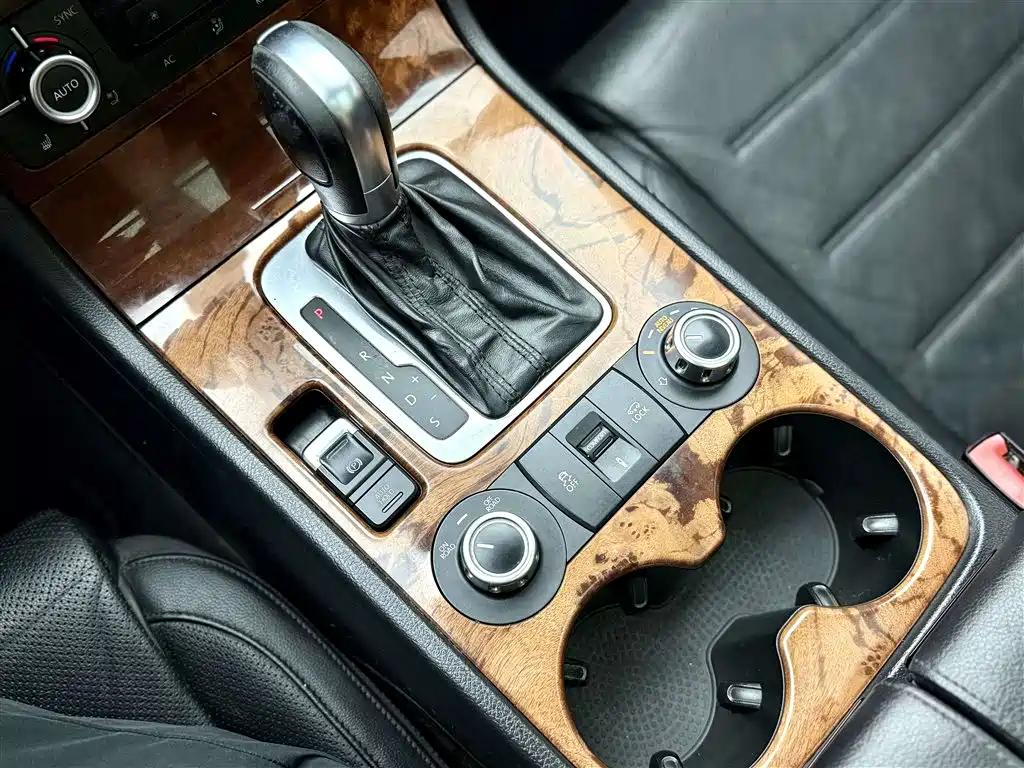 Volkswagen Touareg — миниатюра 12