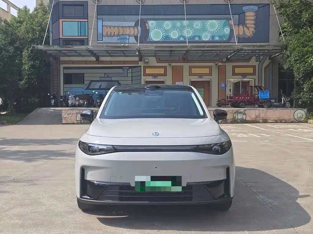 Leapmotor Leapmotor C10 — миниатюра 2