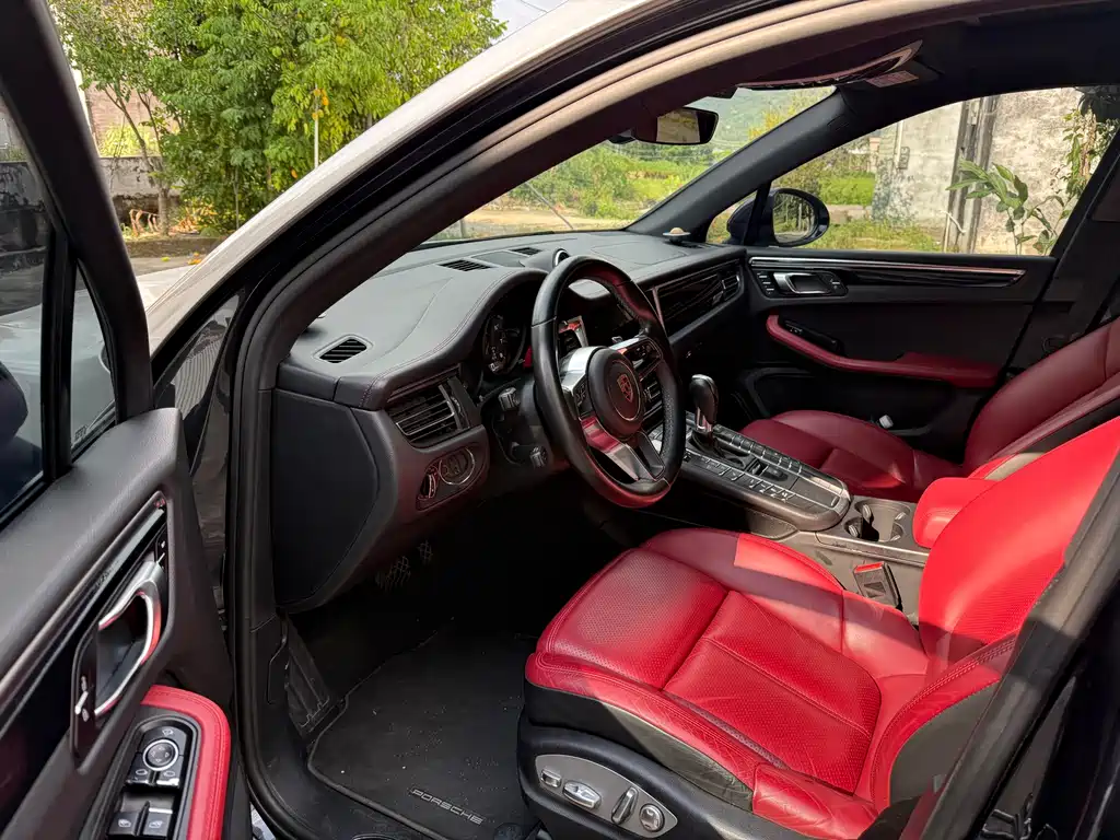 Porsche Macan — миниатюра 3
