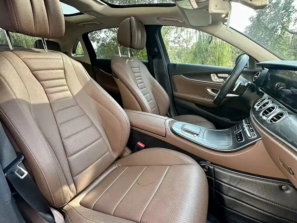 Mercedes-Benz E-Class — миниатюра 7