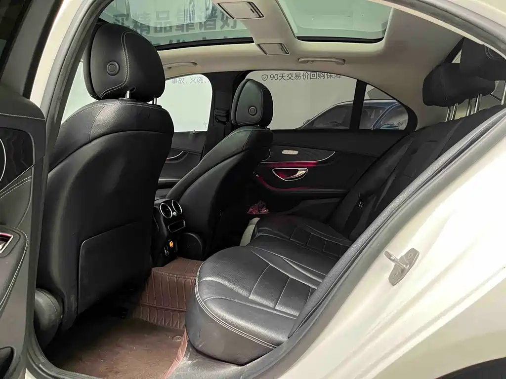 Mercedes-Benz C-Class — миниатюра 13