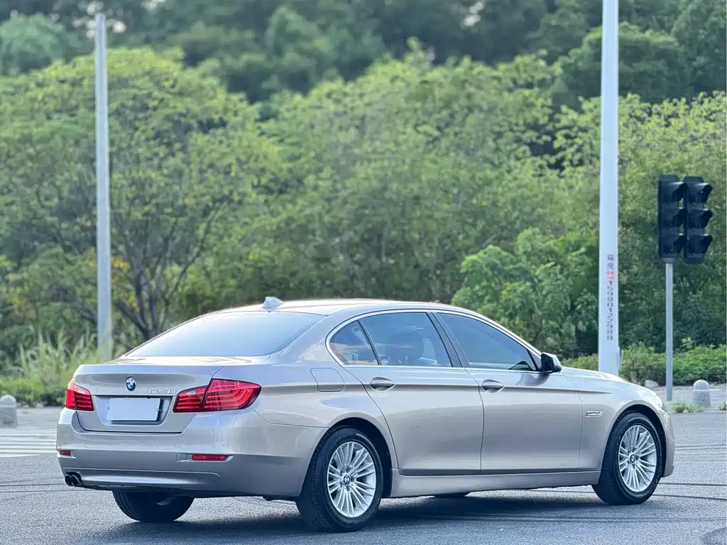 BMW 5 Series — миниатюра 15
