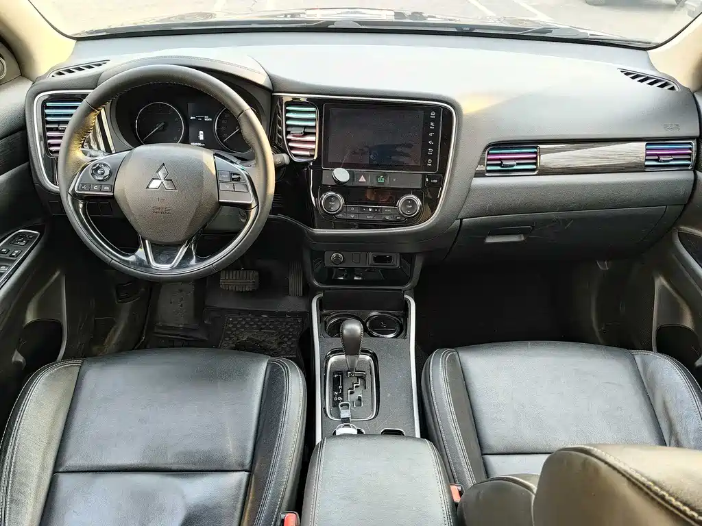 MITSUBISHI OUTLANDER