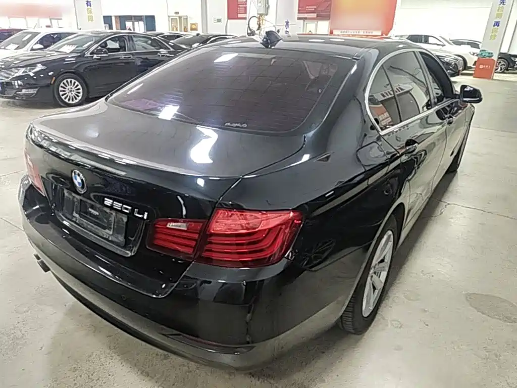 BMW 5 Series — миниатюра 7