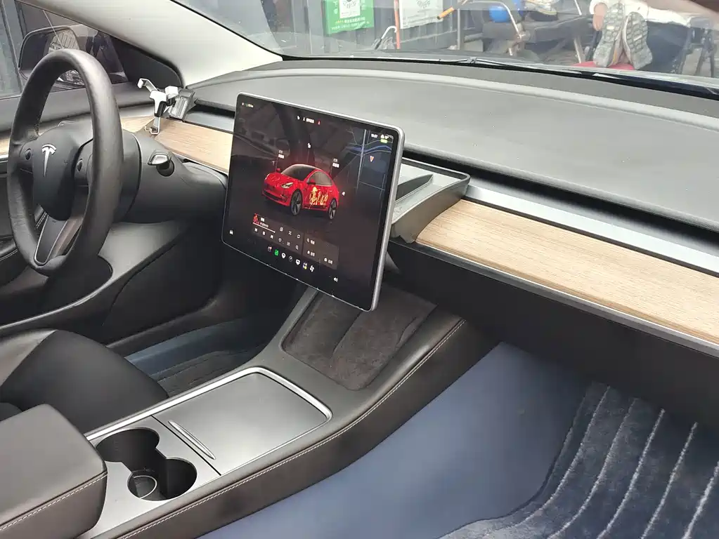 Tesla Model 3 — миниатюра 5