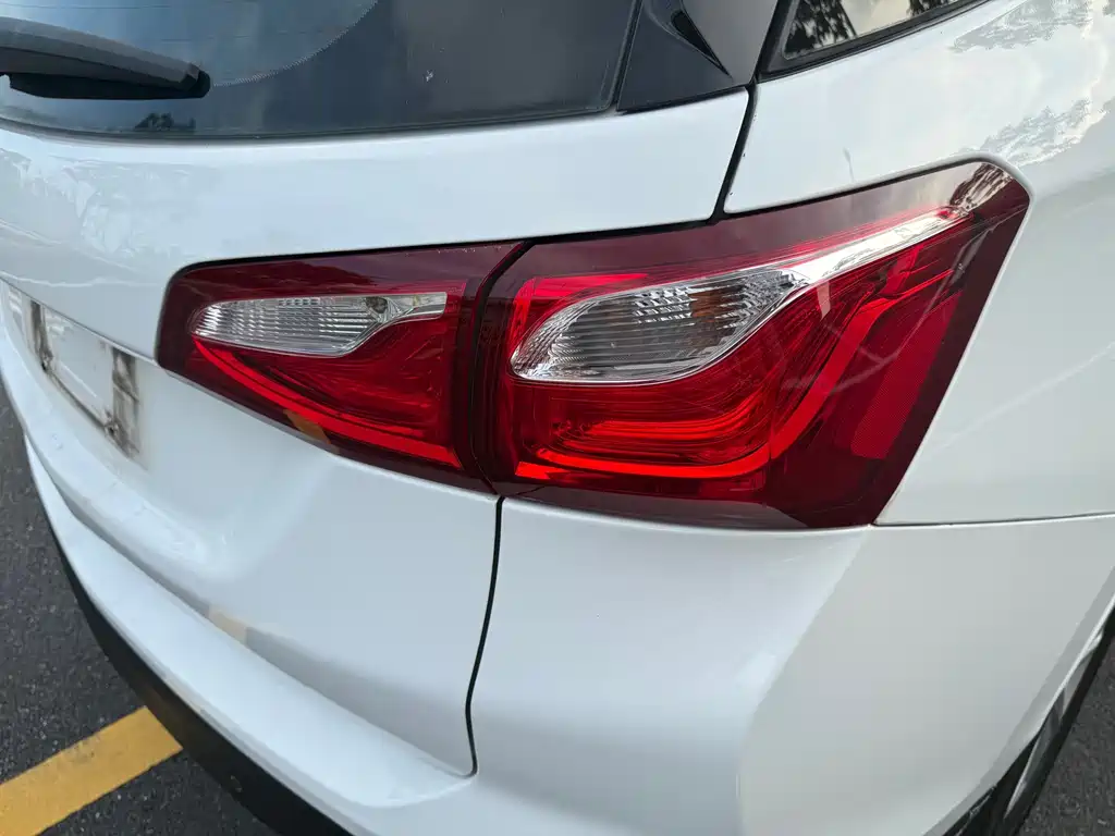 Chevrolet Equinox — миниатюра 16