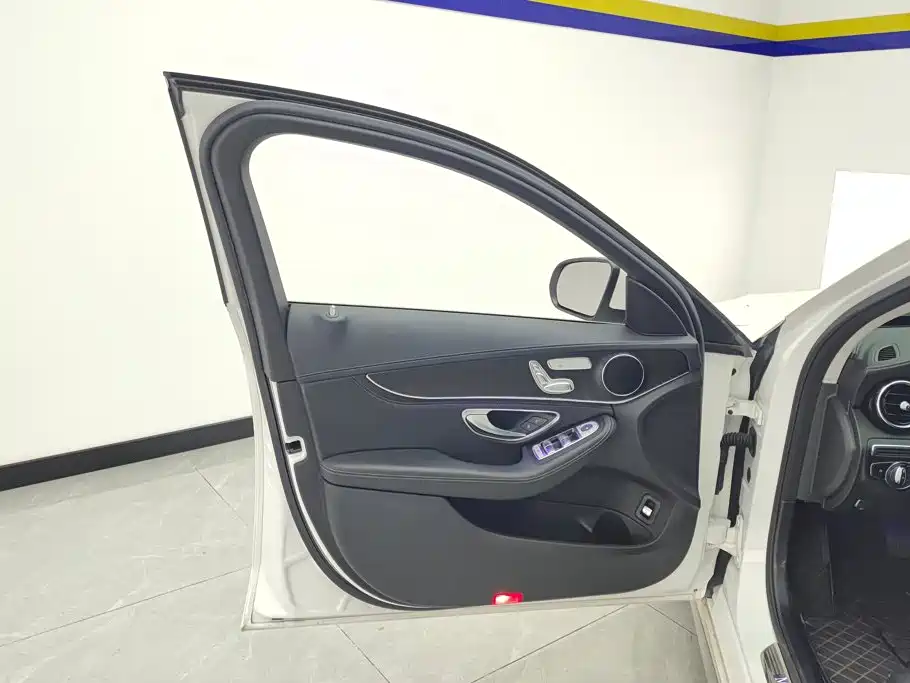 Mercedes-Benz C-Class — миниатюра 7