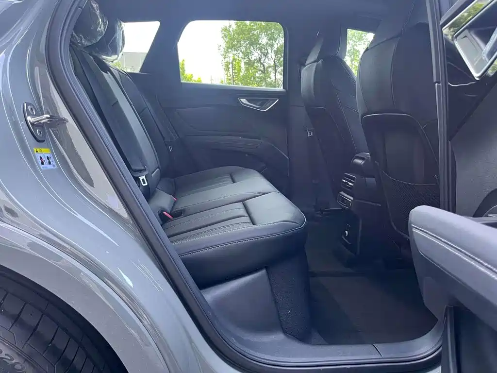 Audi Q4 e-tron — миниатюра 10