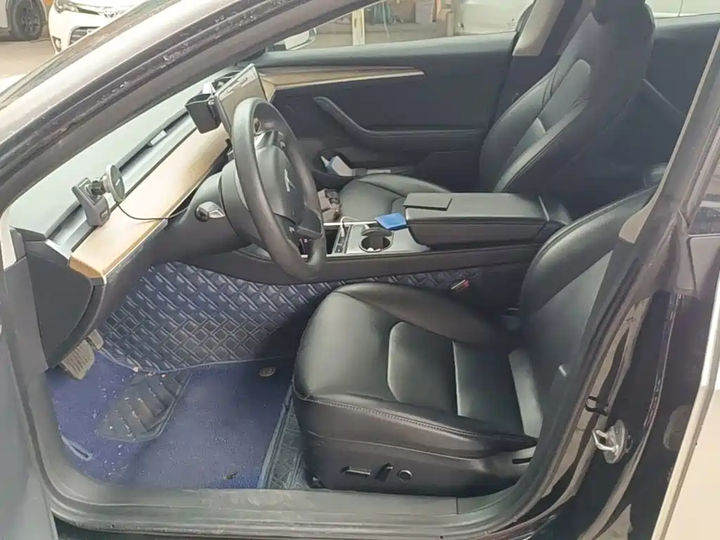 Tesla Model 3 — миниатюра 15