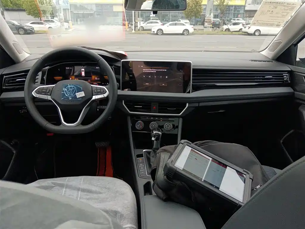 Volkswagen Sagitar 2025 200TSI DSG