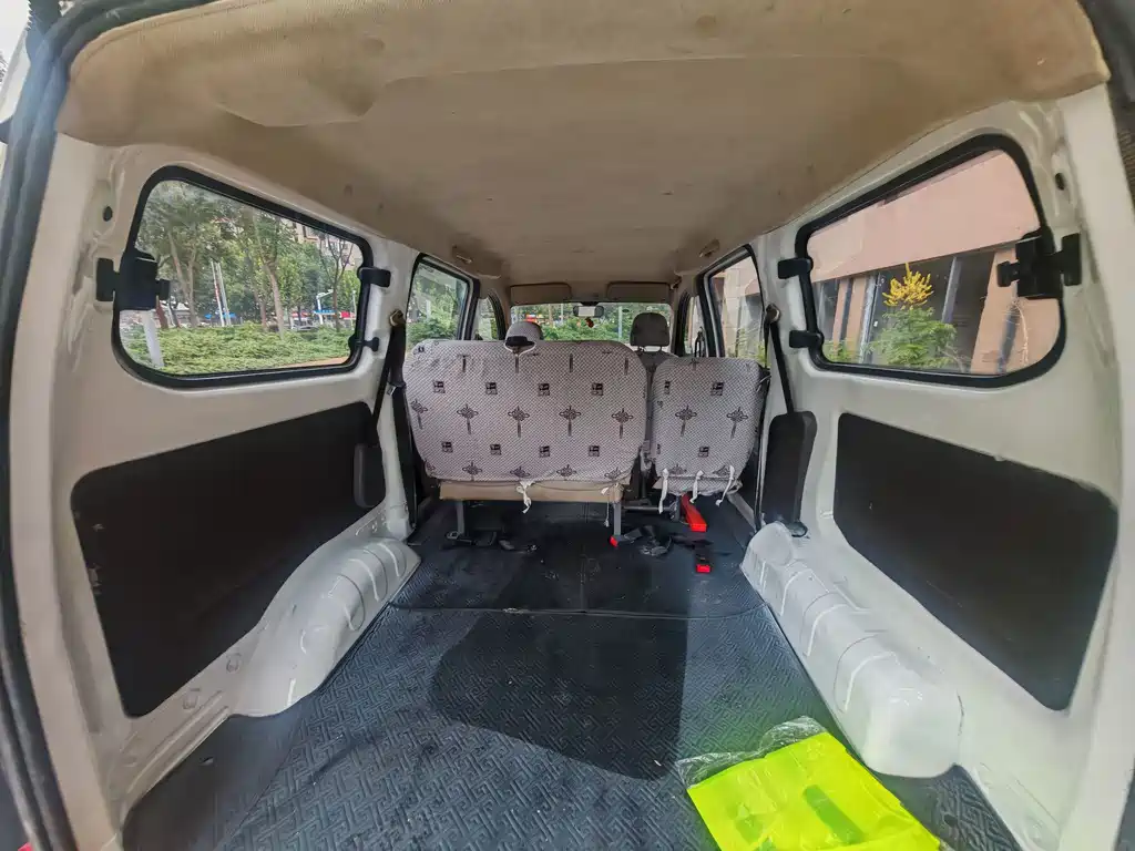 Wuling Hongguang V — миниатюра 6