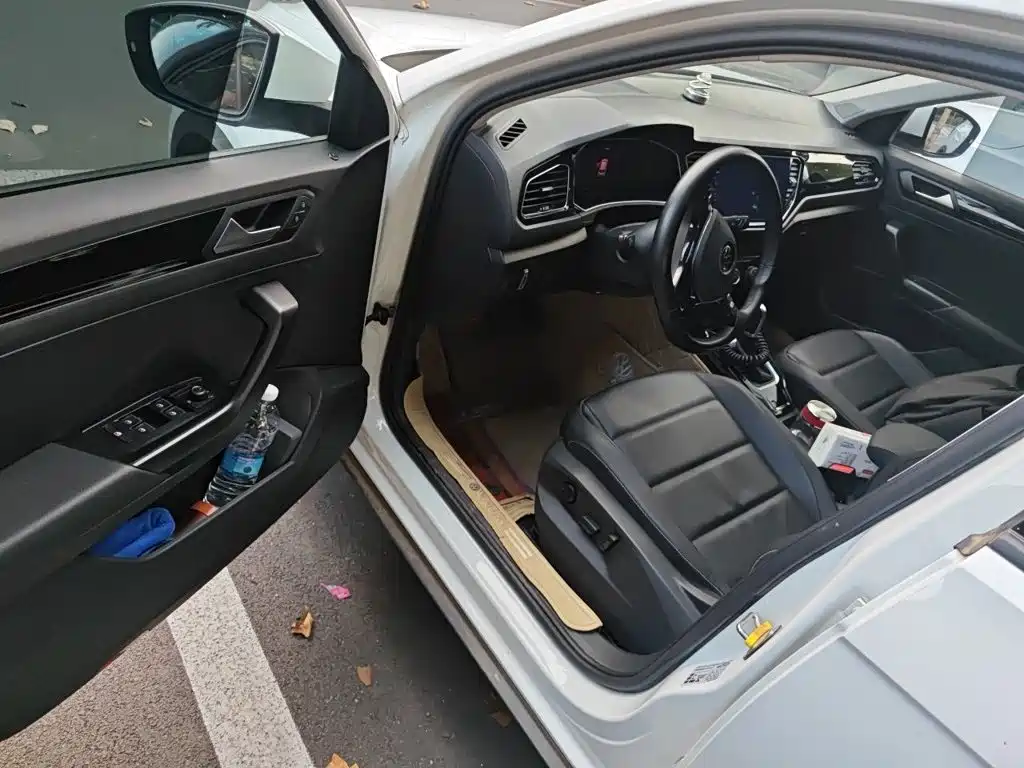 Volkswagen T-Roc — миниатюра 12