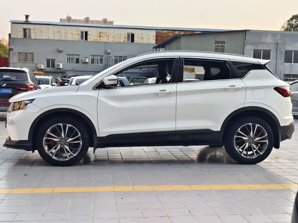 Geely Binyue — миниатюра 4
