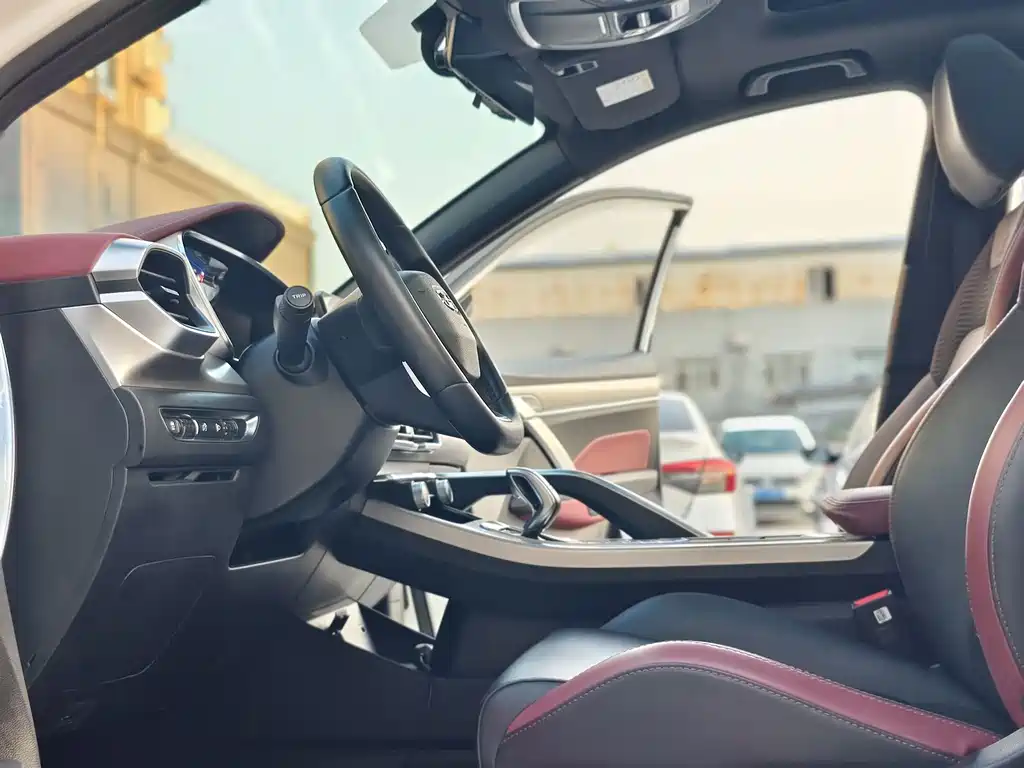 Geely Binyue — миниатюра 12