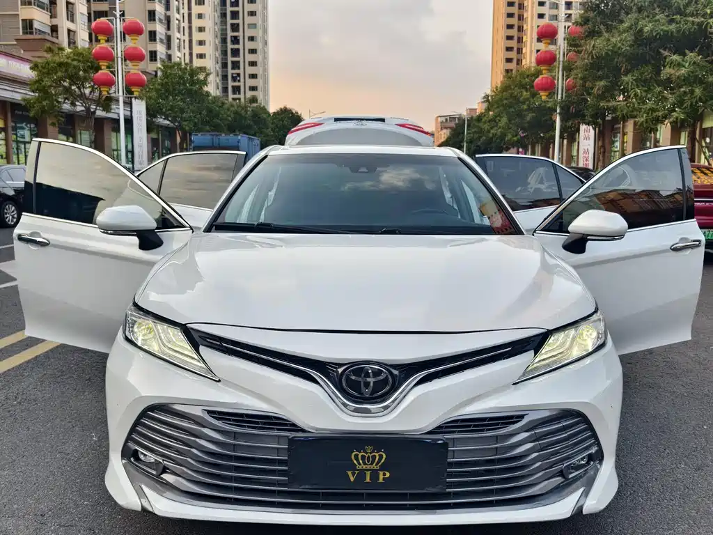 TOYOTA CAMRY