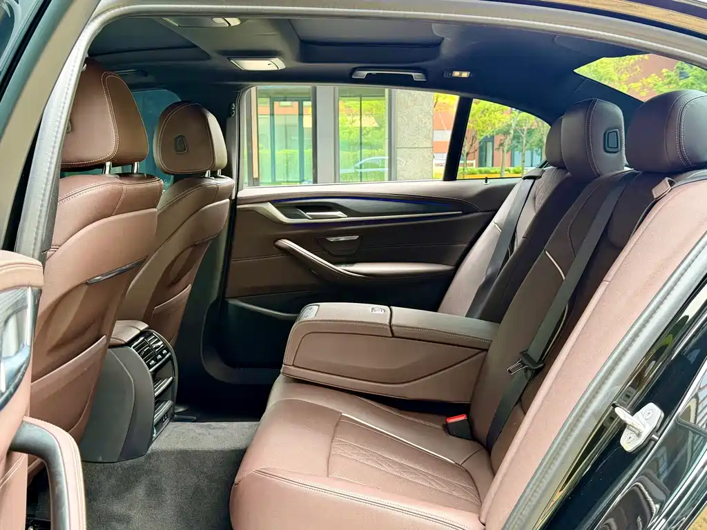 BMW 5 Series — миниатюра 17