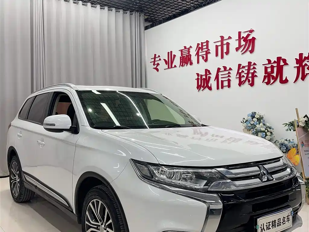 MITSUBISHI OUTLANDER