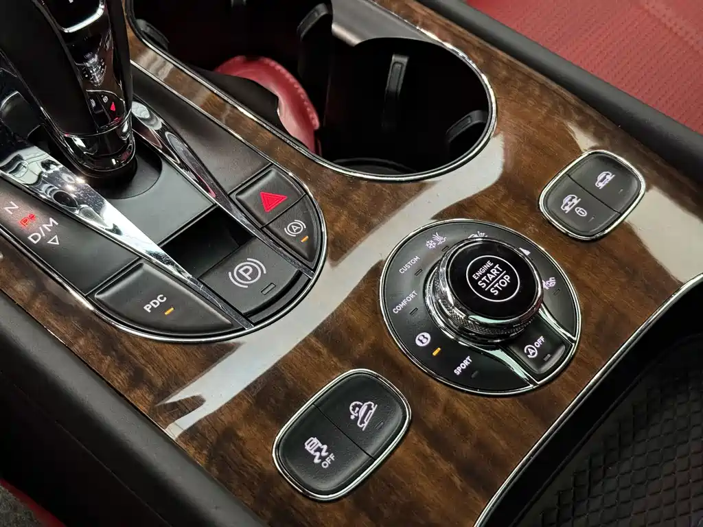 Bentley Bentayga — миниатюра 12