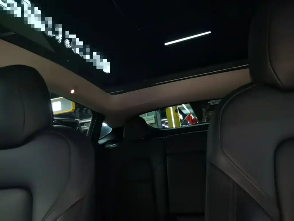 Tesla Model Y — миниатюра 18