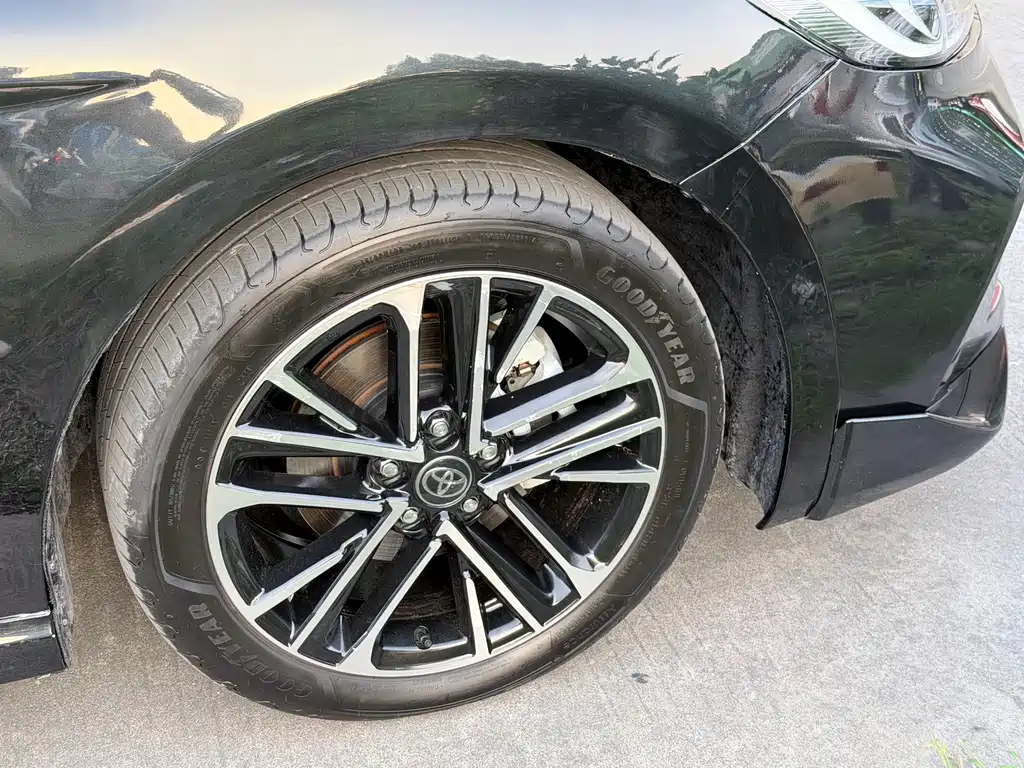 Toyota Camry — миниатюра 14