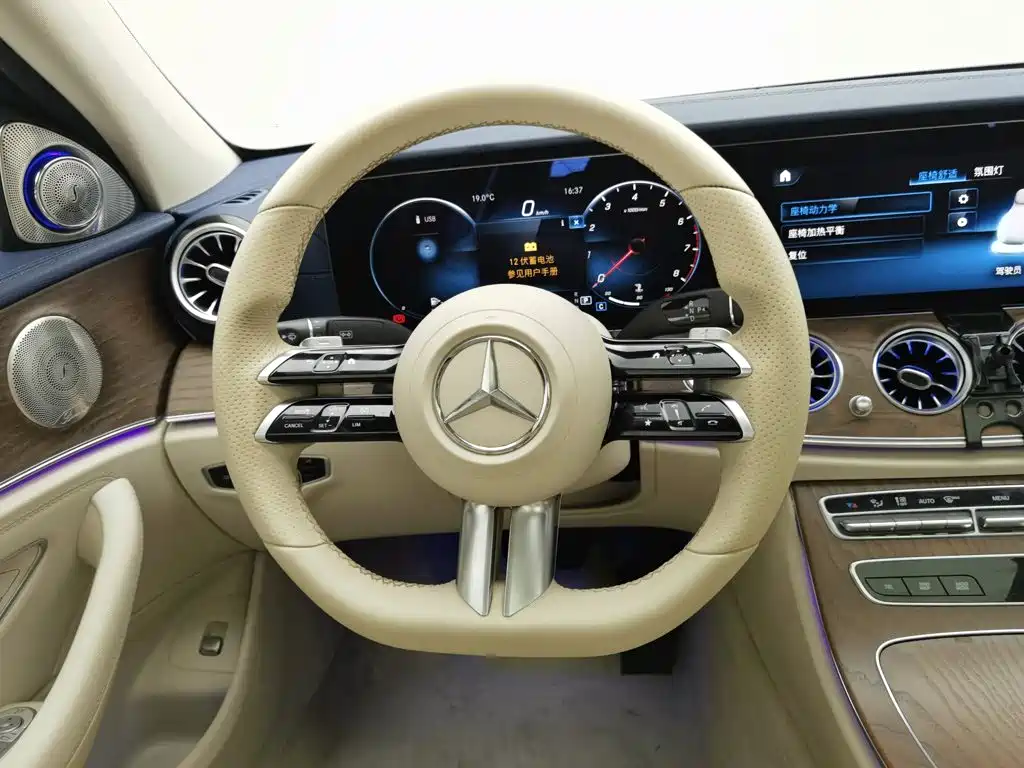Mercedes-Benz E-Class — миниатюра 11