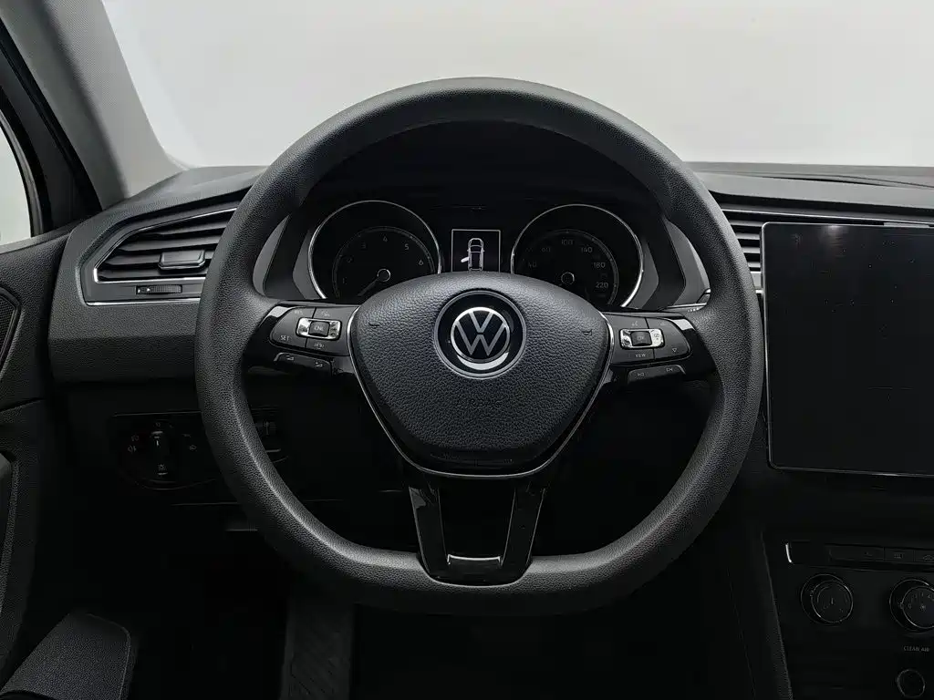 Volkswagen Tiguan L — миниатюра 11
