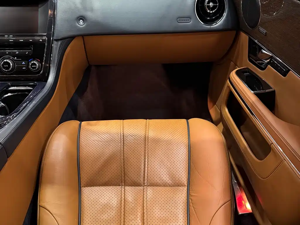 Jaguar XJ — миниатюра 16