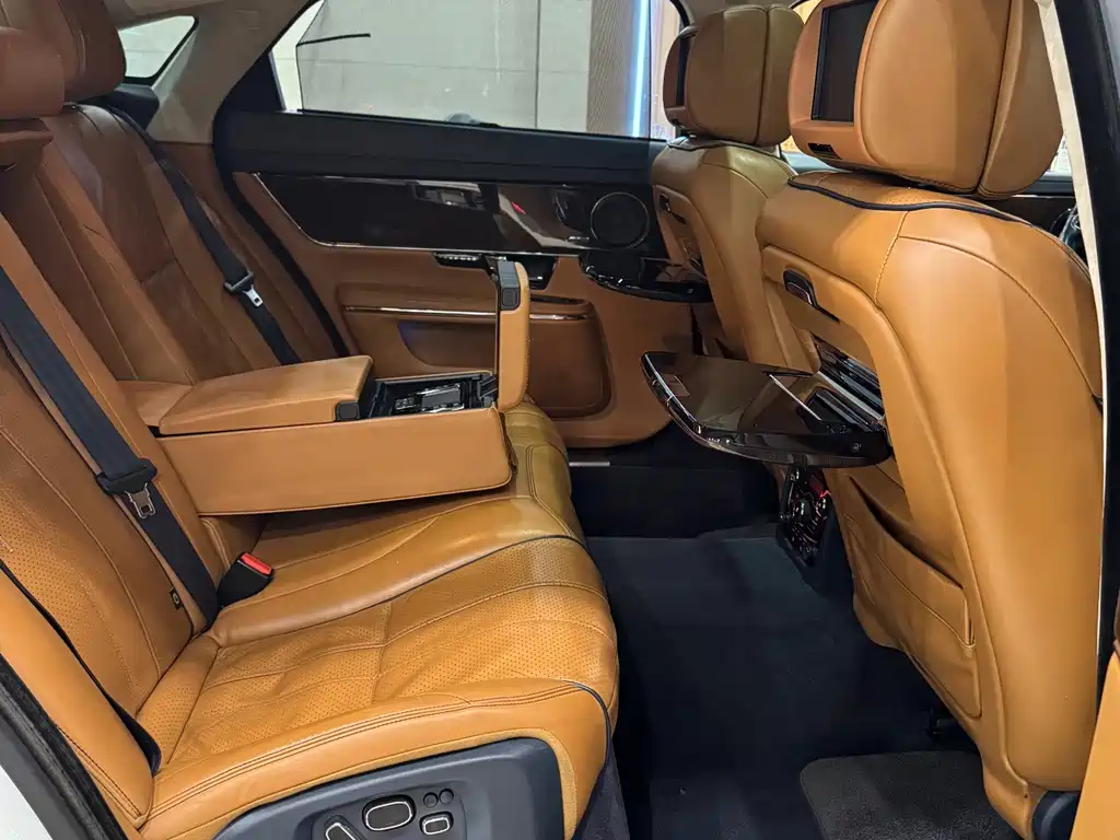 Jaguar XJ — миниатюра 21
