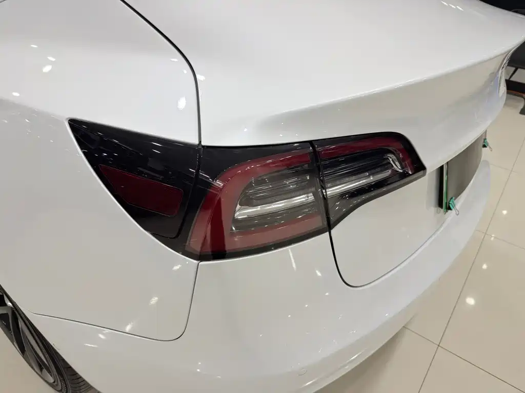 Tesla Model 3 — миниатюра 10