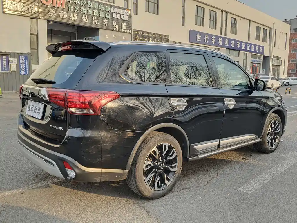 MITSUBISHI OUTLANDER