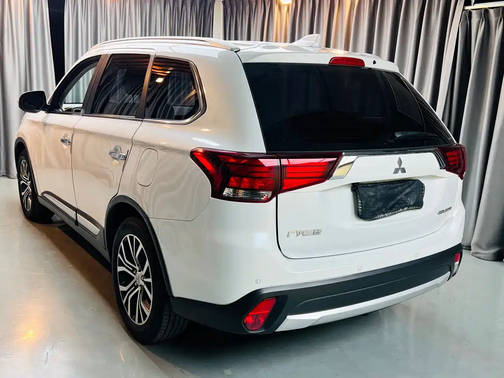 Mitsubishi Outlander — миниатюра 5