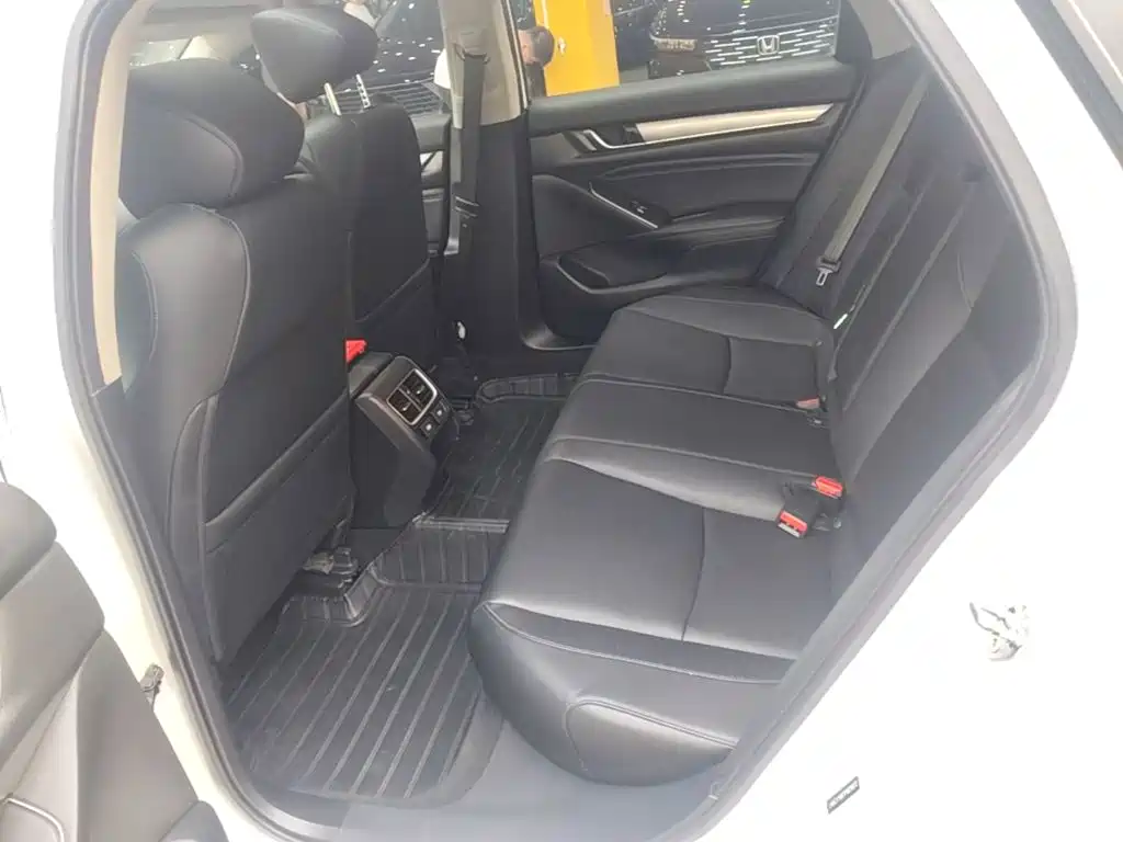 Honda Accord — миниатюра 17