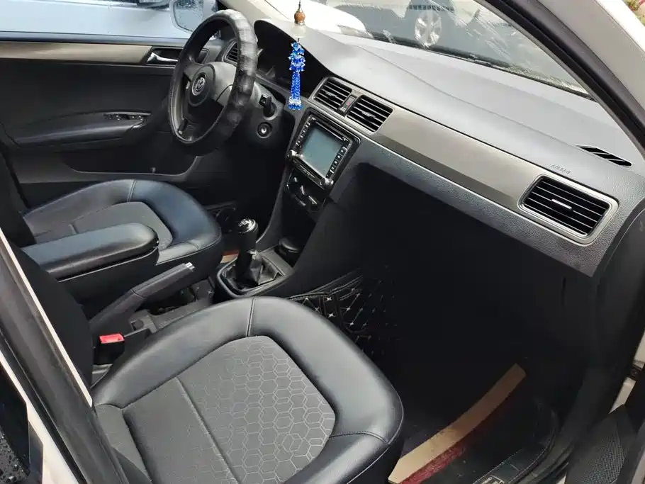 Volkswagen Santana — миниатюра 8