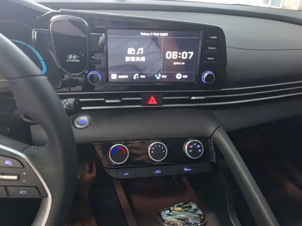 Hyundai Elantra — миниатюра 13