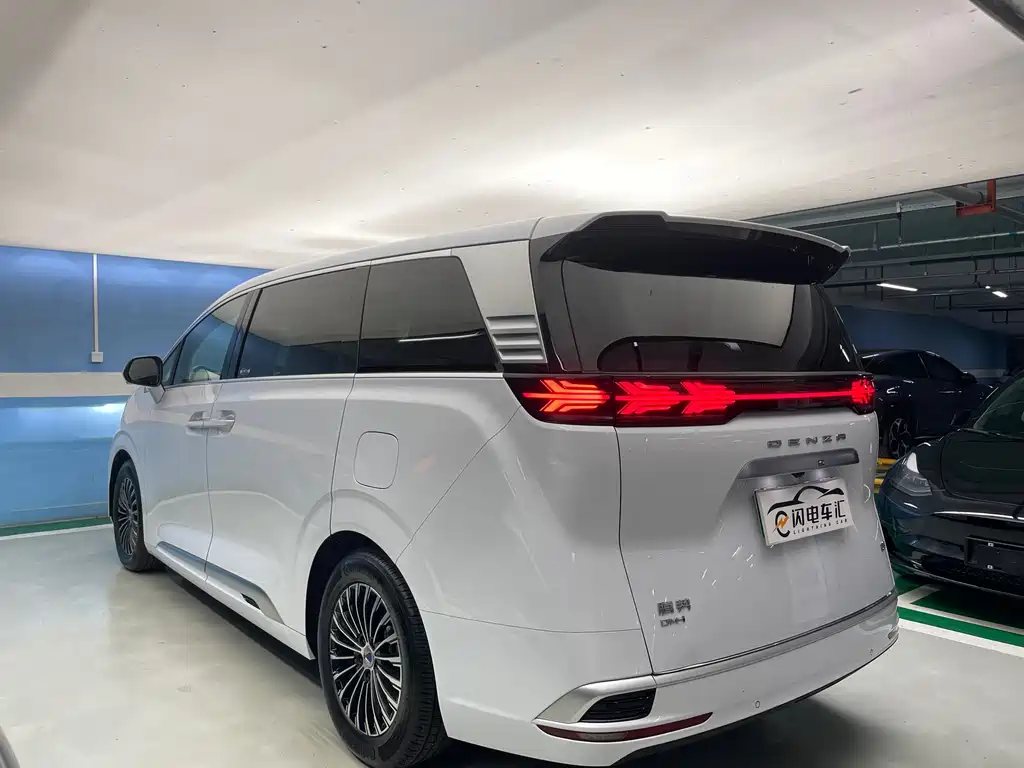 Denza D9 2022 DM-i 1040 Luxury