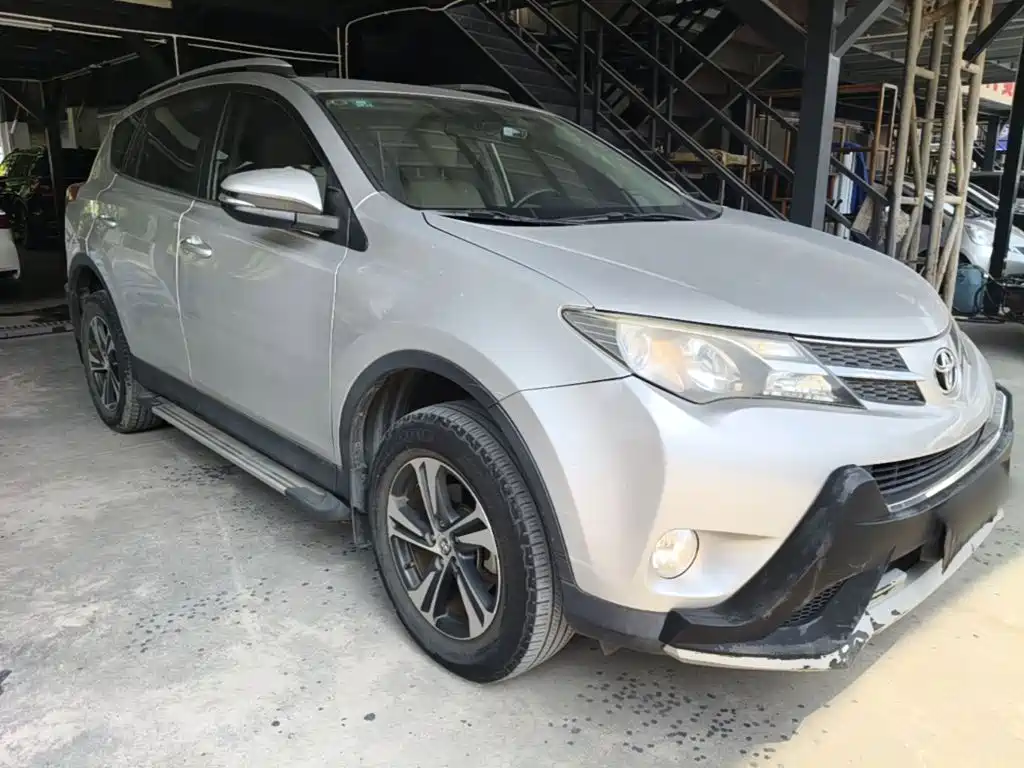 Toyota RAV4 — миниатюра 4