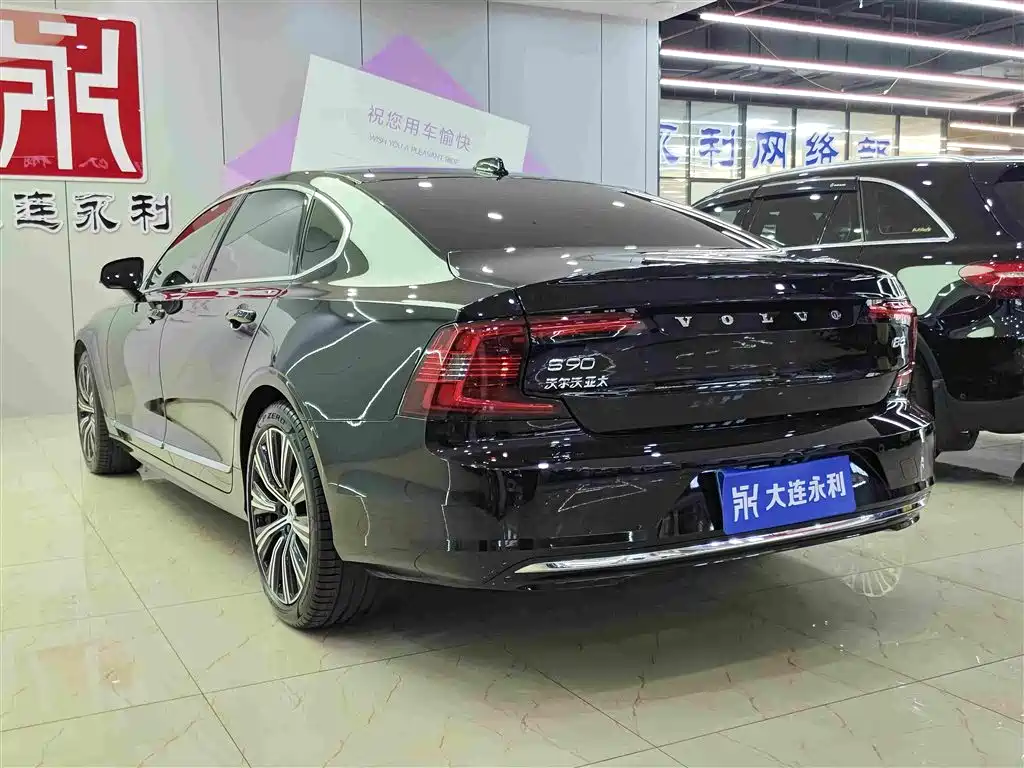 Volvo S90 2025 B5 Luxury