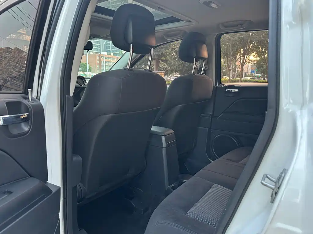 Jeep Compass (Import) — миниатюра 11