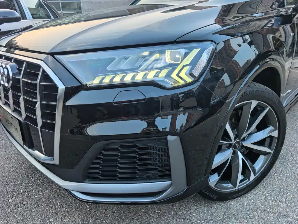 AUDI  Q7